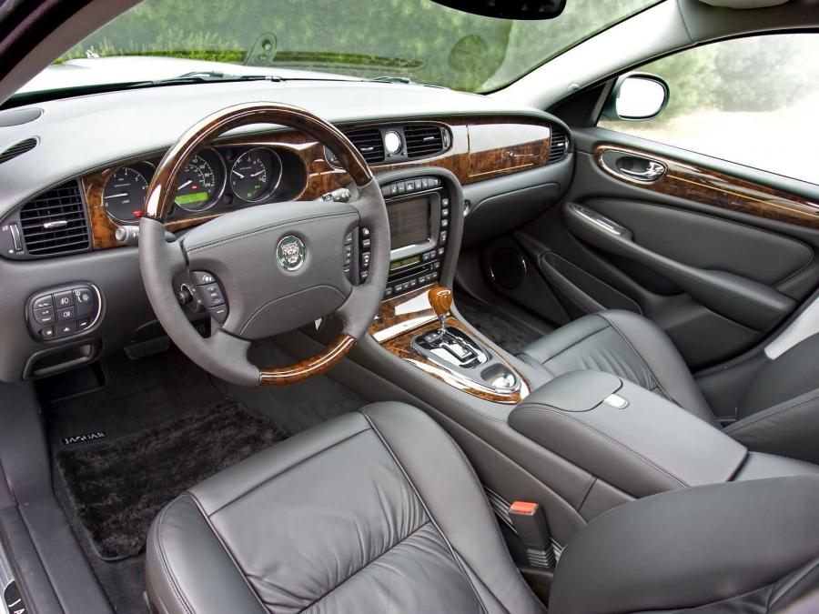  Jaguar XJ Super V8 2003 года  (фото 9 из 46)